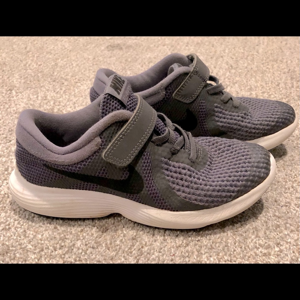 Nike size 1 little boy gray and white shoes